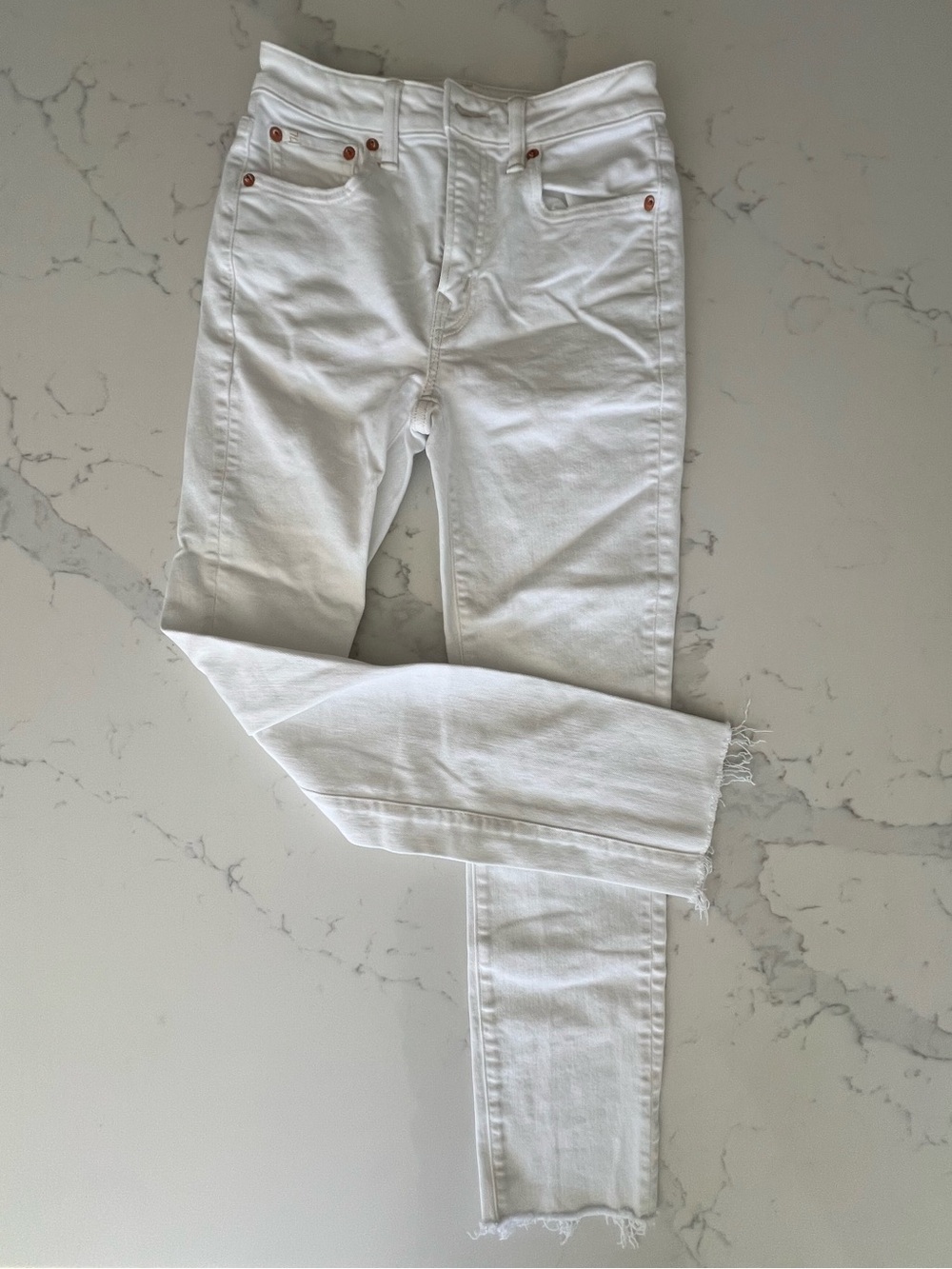 American Eagle White High-Rise cropped ankle